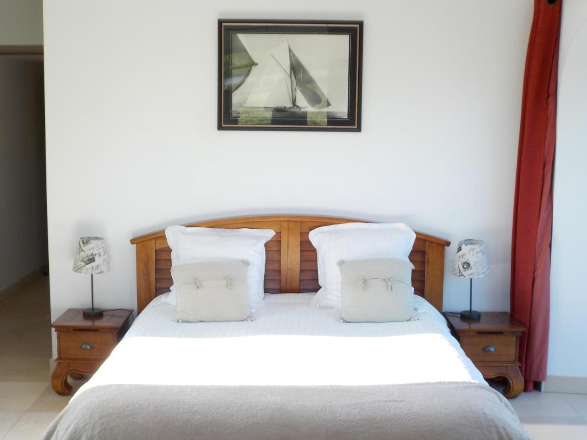 Bed and Breakfast Domaine De Kerbillec Theix Экстерьер фото