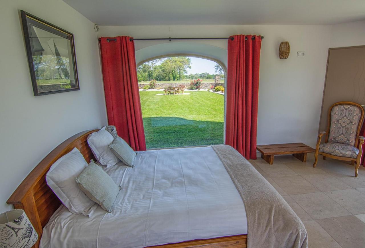 Bed and Breakfast Domaine De Kerbillec Theix Экстерьер фото