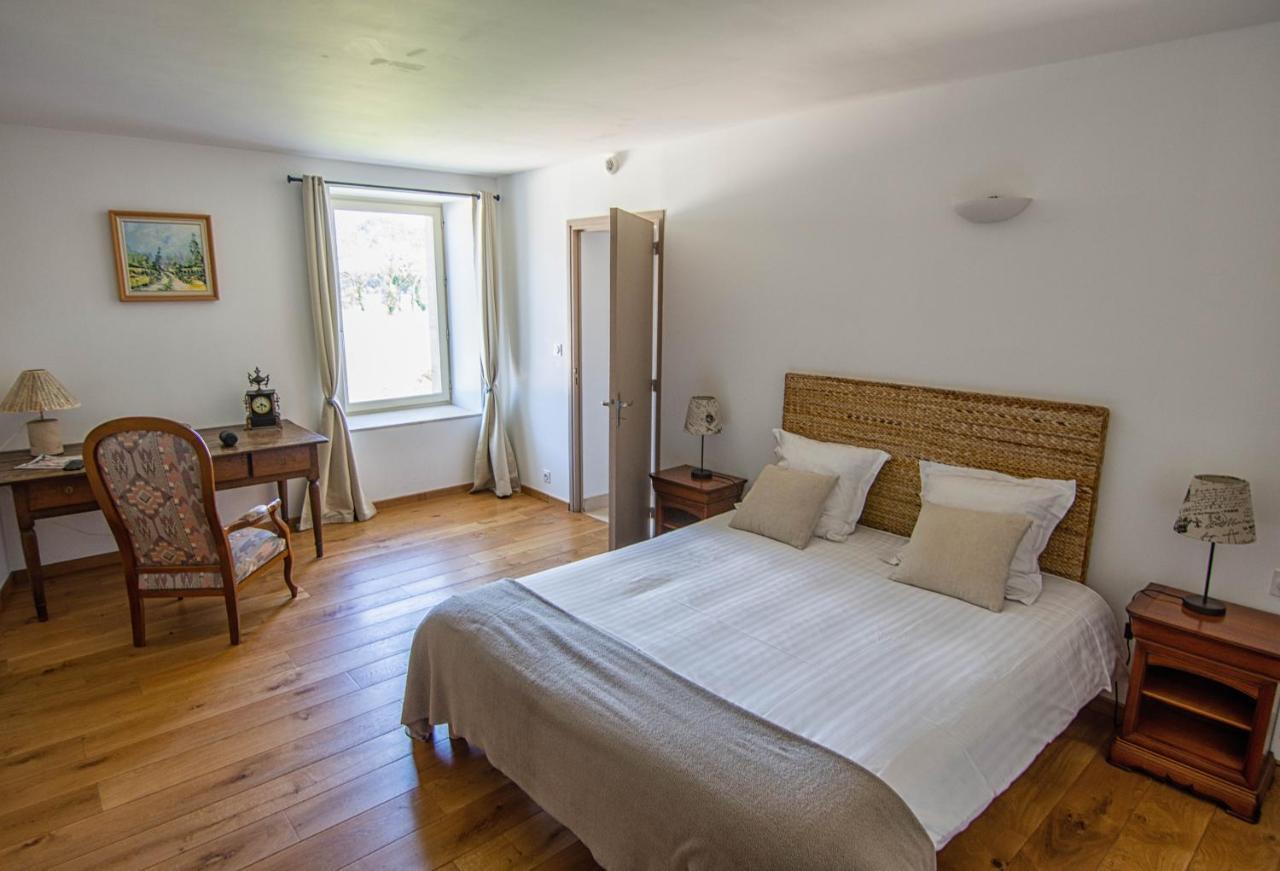 Bed and Breakfast Domaine De Kerbillec Theix Экстерьер фото