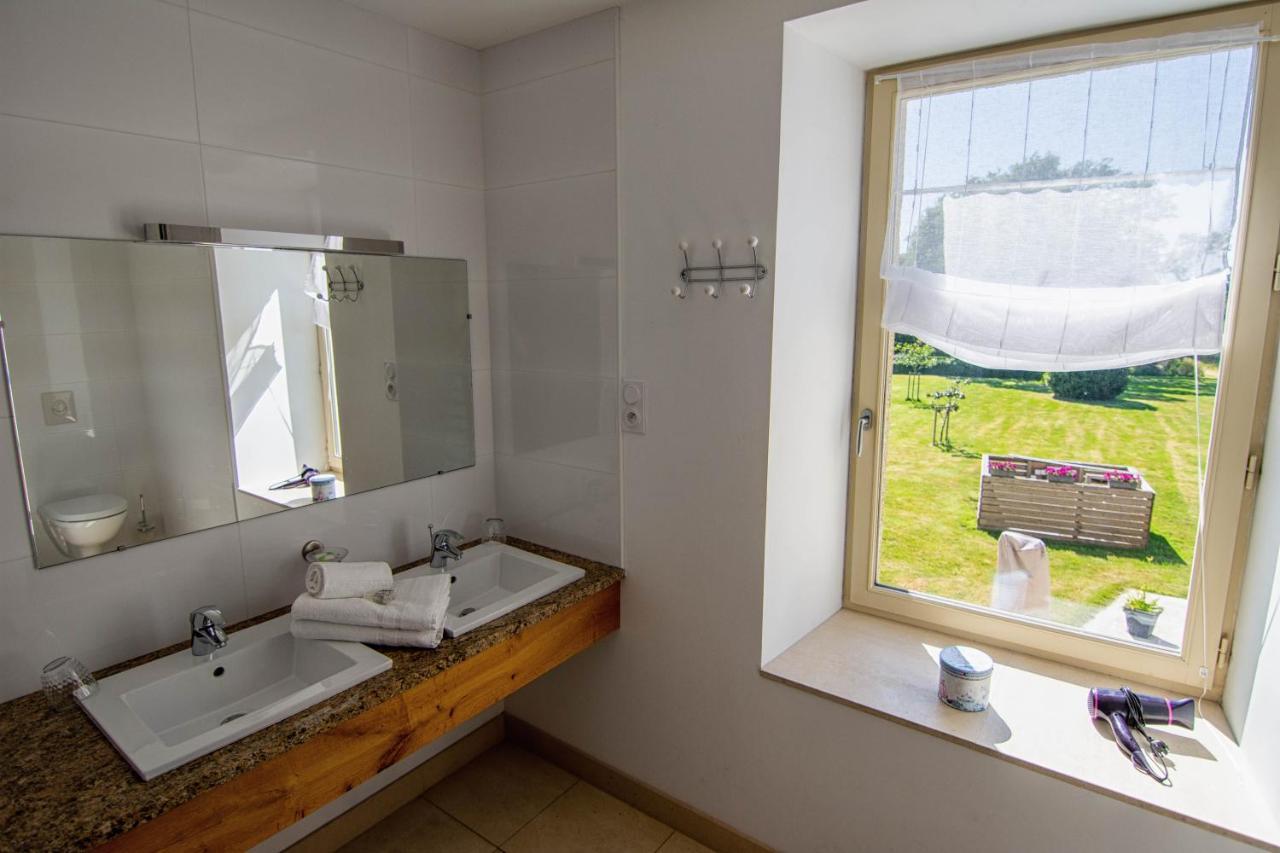 Bed and Breakfast Domaine De Kerbillec Theix Экстерьер фото