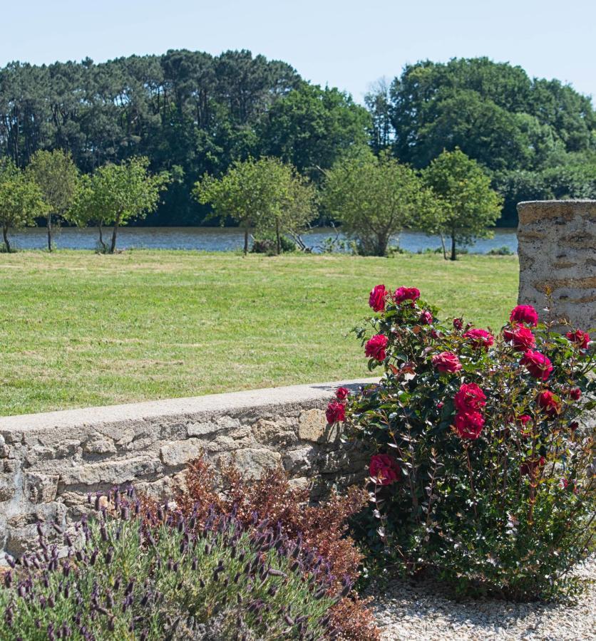 Bed and Breakfast Domaine De Kerbillec Theix Экстерьер фото
