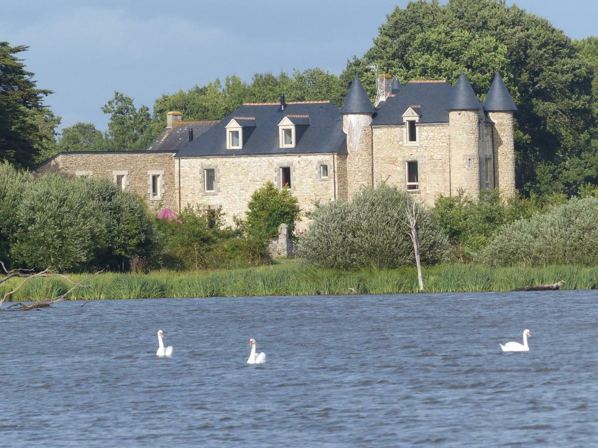 Bed and Breakfast Domaine De Kerbillec Theix Экстерьер фото